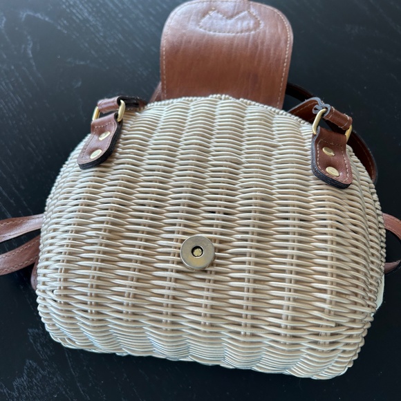 Super Cute Basket Purse - Picture 4 of 4